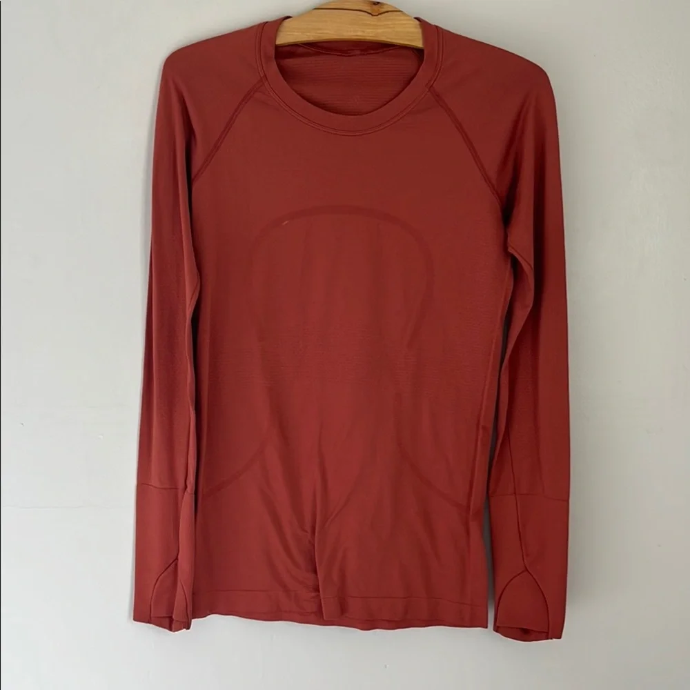 Lululemon rust colored Women's Red Long Sleeve Run Swiftly top Size 6